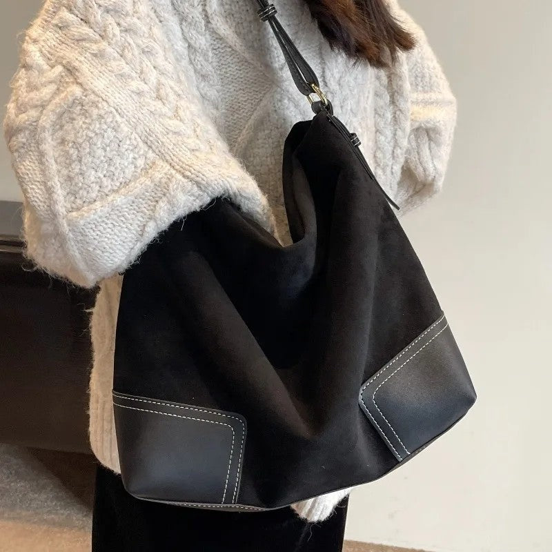 Daphne Relaxed Slouch Shoulder Bag