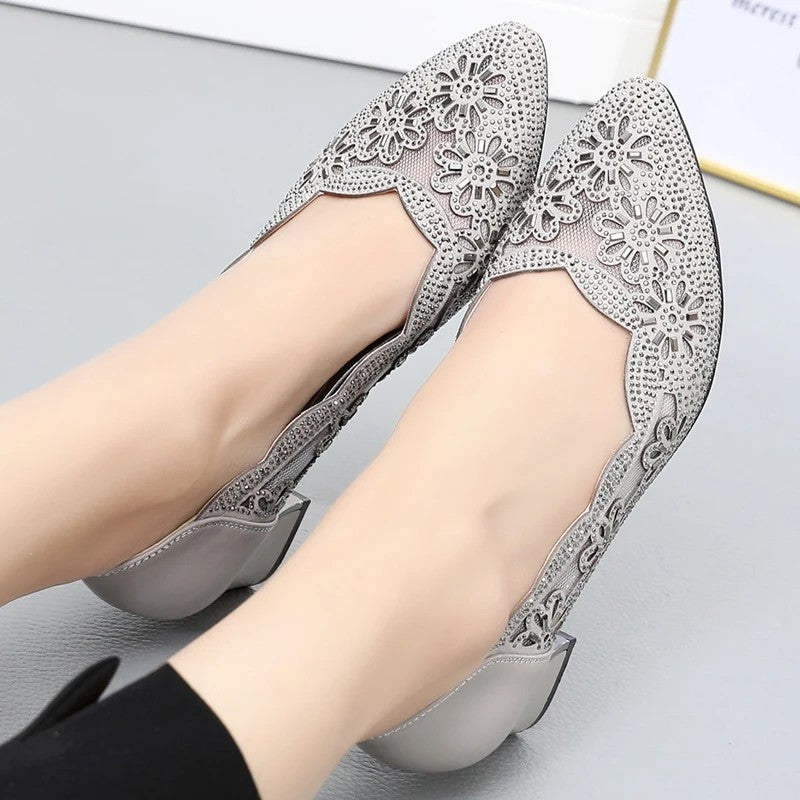 Ivy Women's Embellished Floral Low Heel Pump